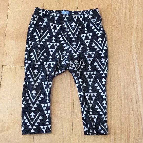 GAP Other - Baby gap pants 12-18m 🐼